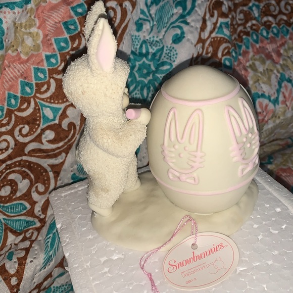 Snowbabies SPRINGTIME STORIES OF THE SNOWBUNNIES “I’LL COLOR THE EASTER EGG” - Picture 4 of 7